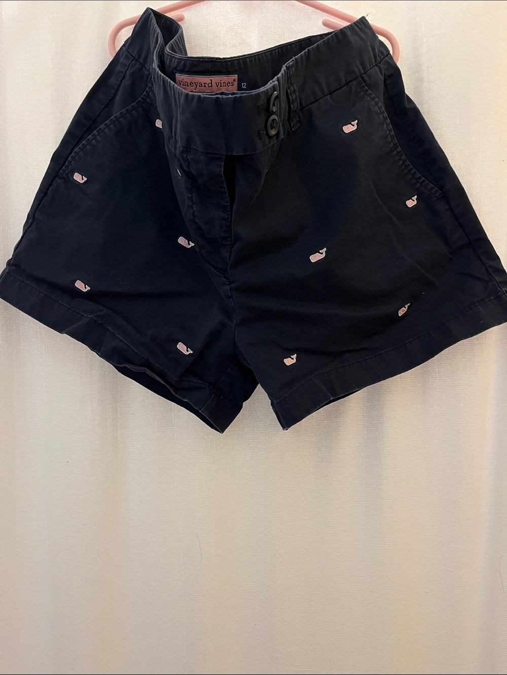 Vineyard Vines Women’s Size 12 Shorts with embroidered pink whales.